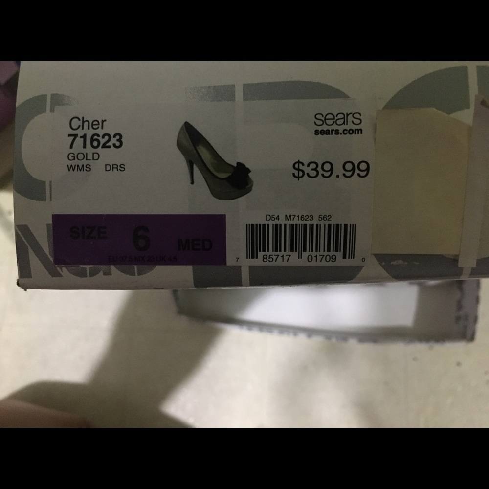 Shoes - Picture 4 of 4